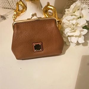 🎀🎀Dooney Clutch👛 👛